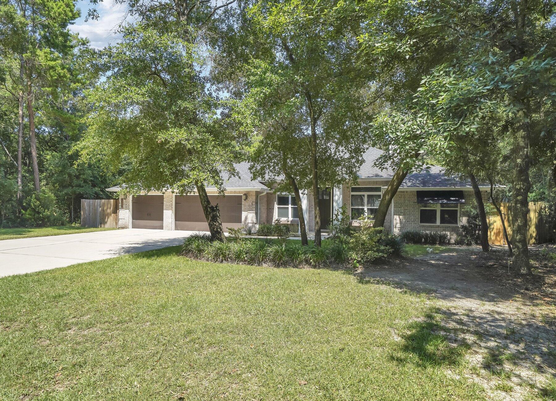 ROBLEDAL ESTATES - Residential Lease