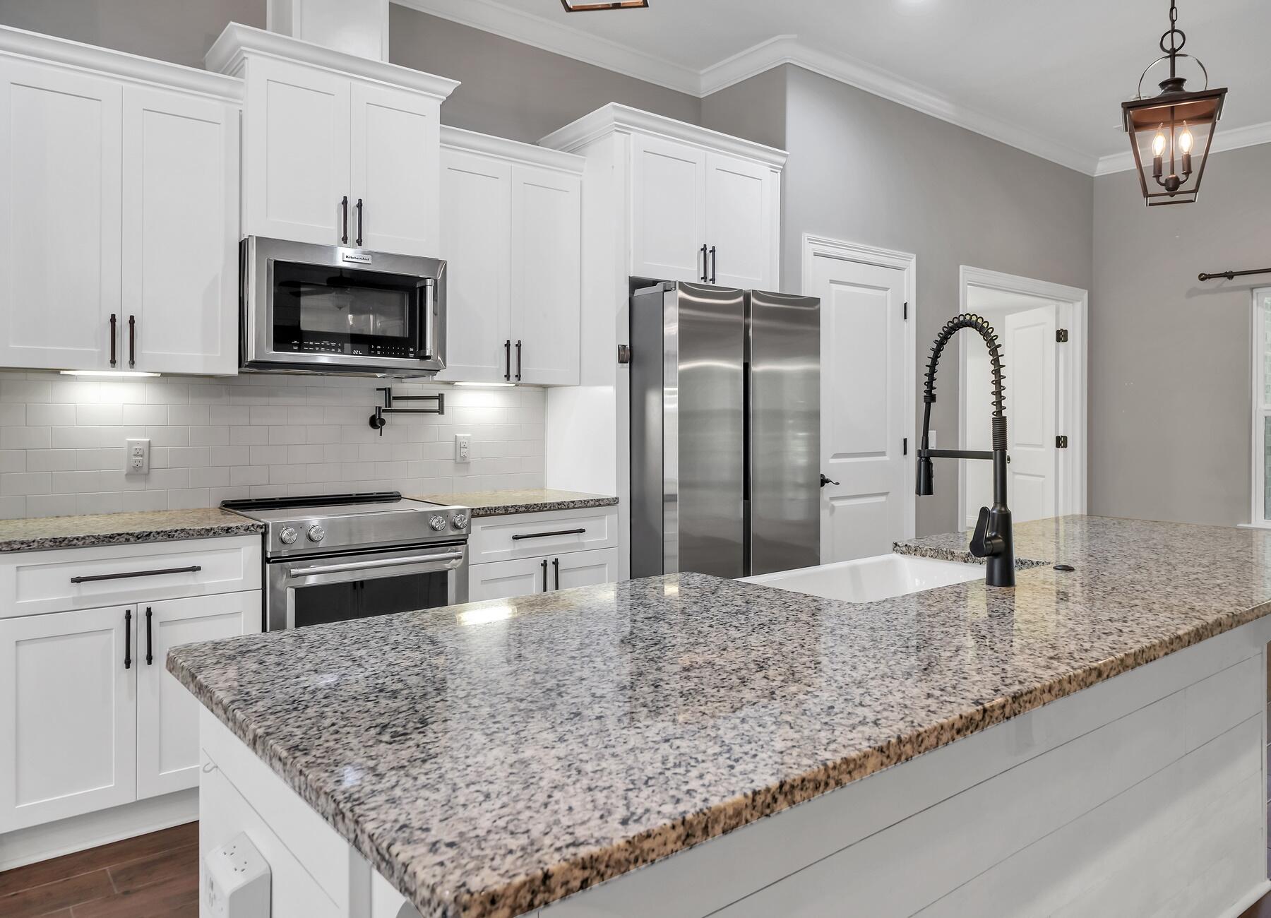 ROBLEDAL ESTATES - Residential Lease