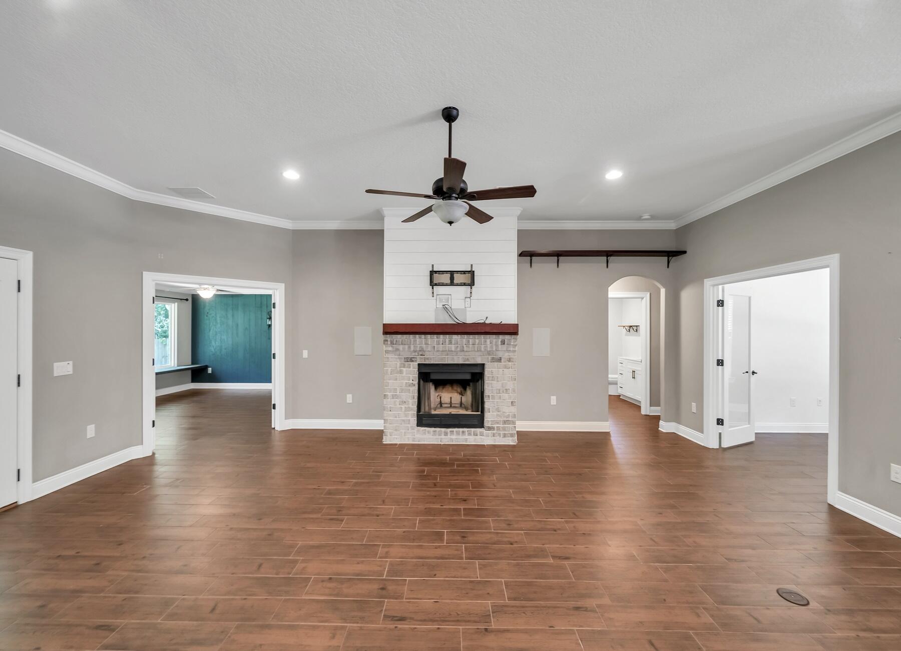 ROBLEDAL ESTATES - Residential Lease