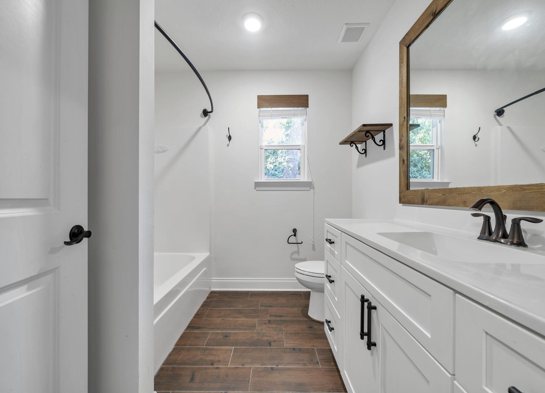 ROBLEDAL ESTATES - Residential Lease