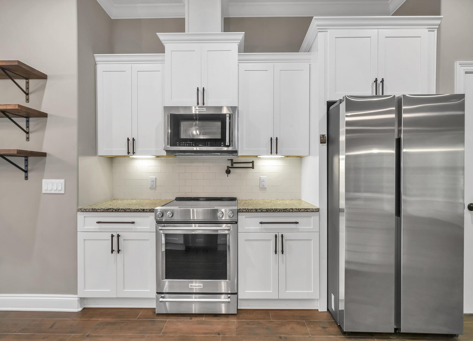 ROBLEDAL ESTATES - Residential Lease