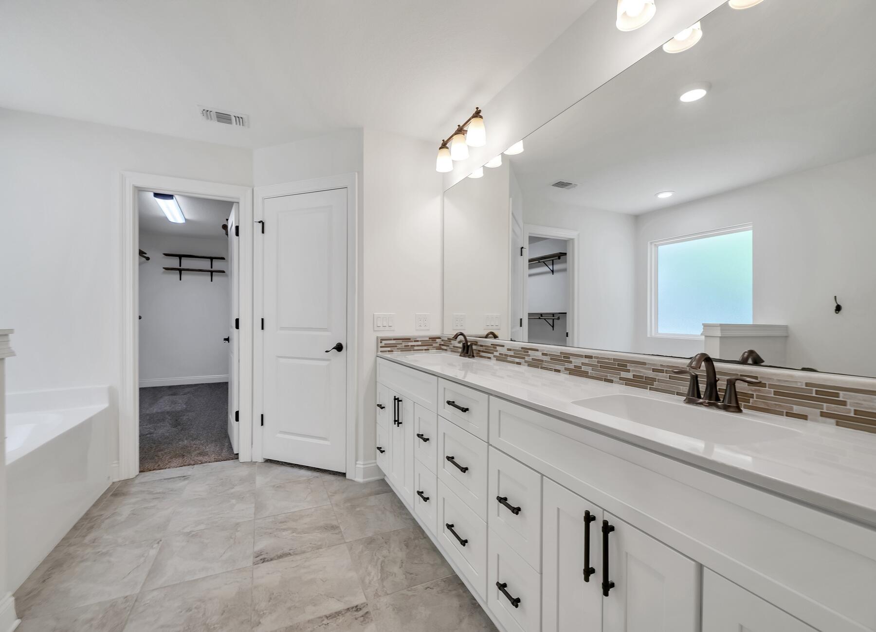 ROBLEDAL ESTATES - Residential Lease