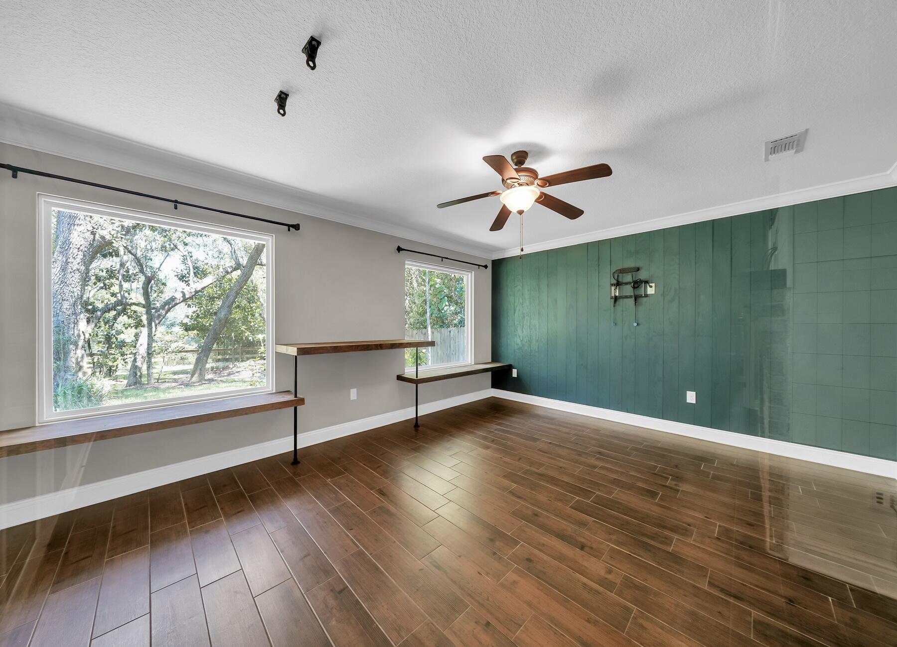 ROBLEDAL ESTATES - Residential Lease