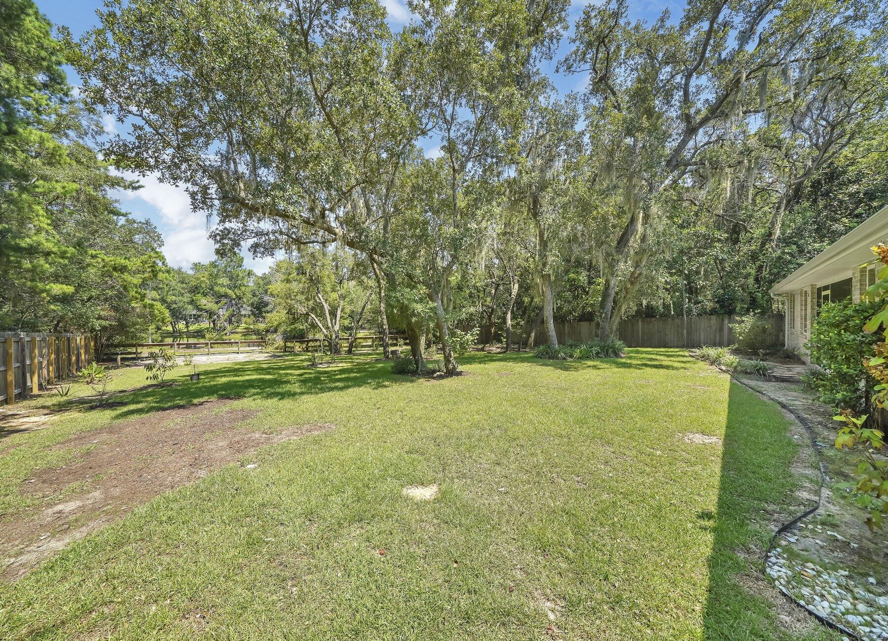 ROBLEDAL ESTATES - Residential Lease