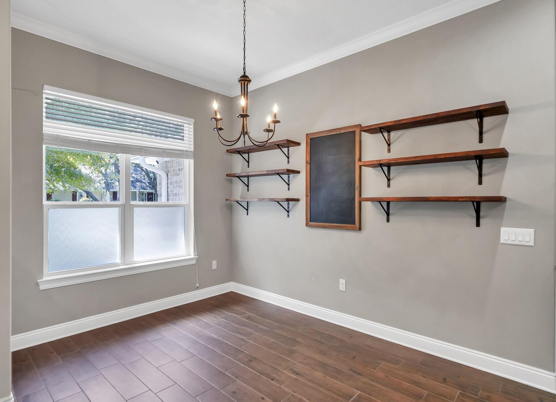 ROBLEDAL ESTATES - Residential Lease