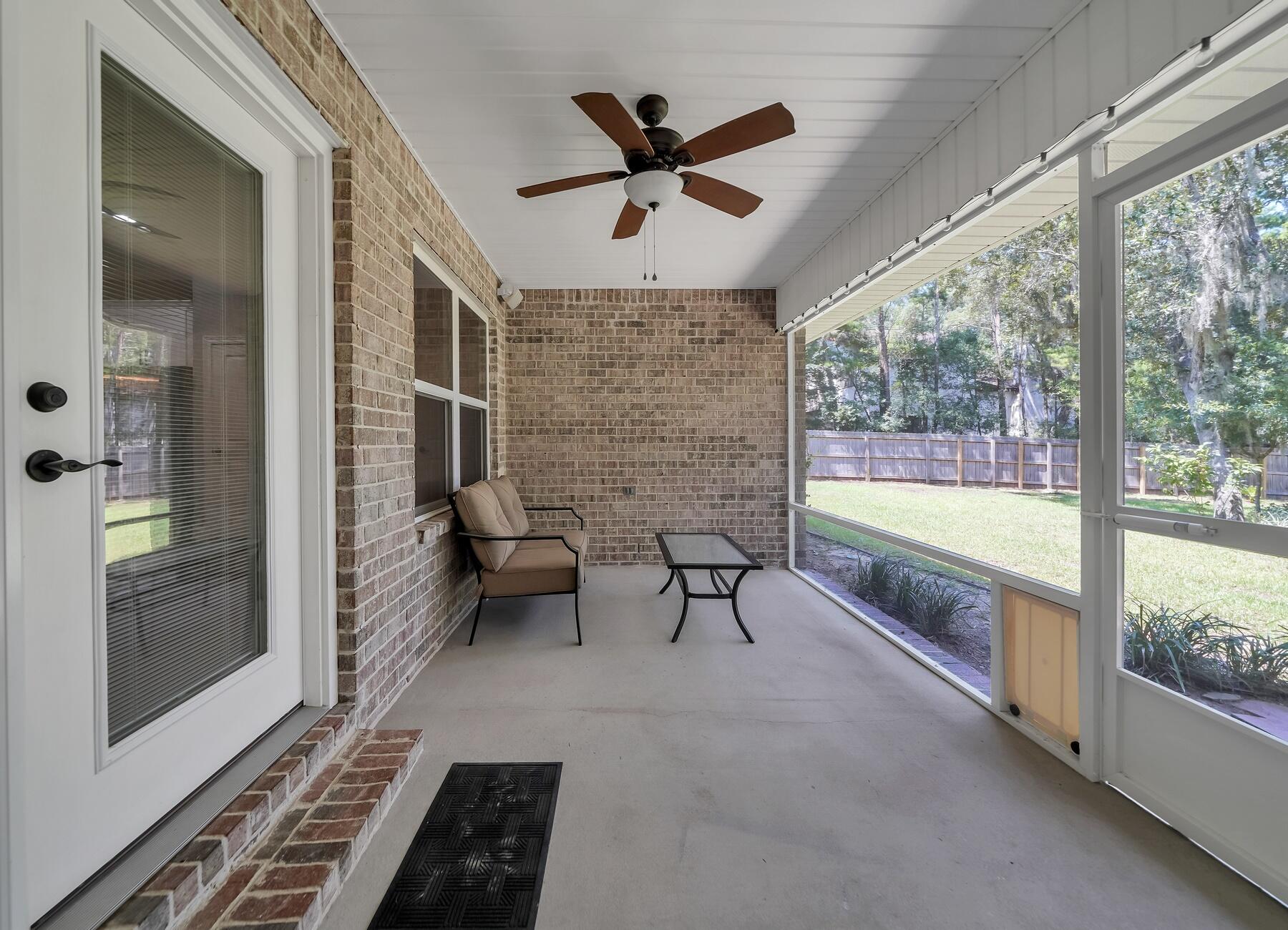 ROBLEDAL ESTATES - Residential Lease