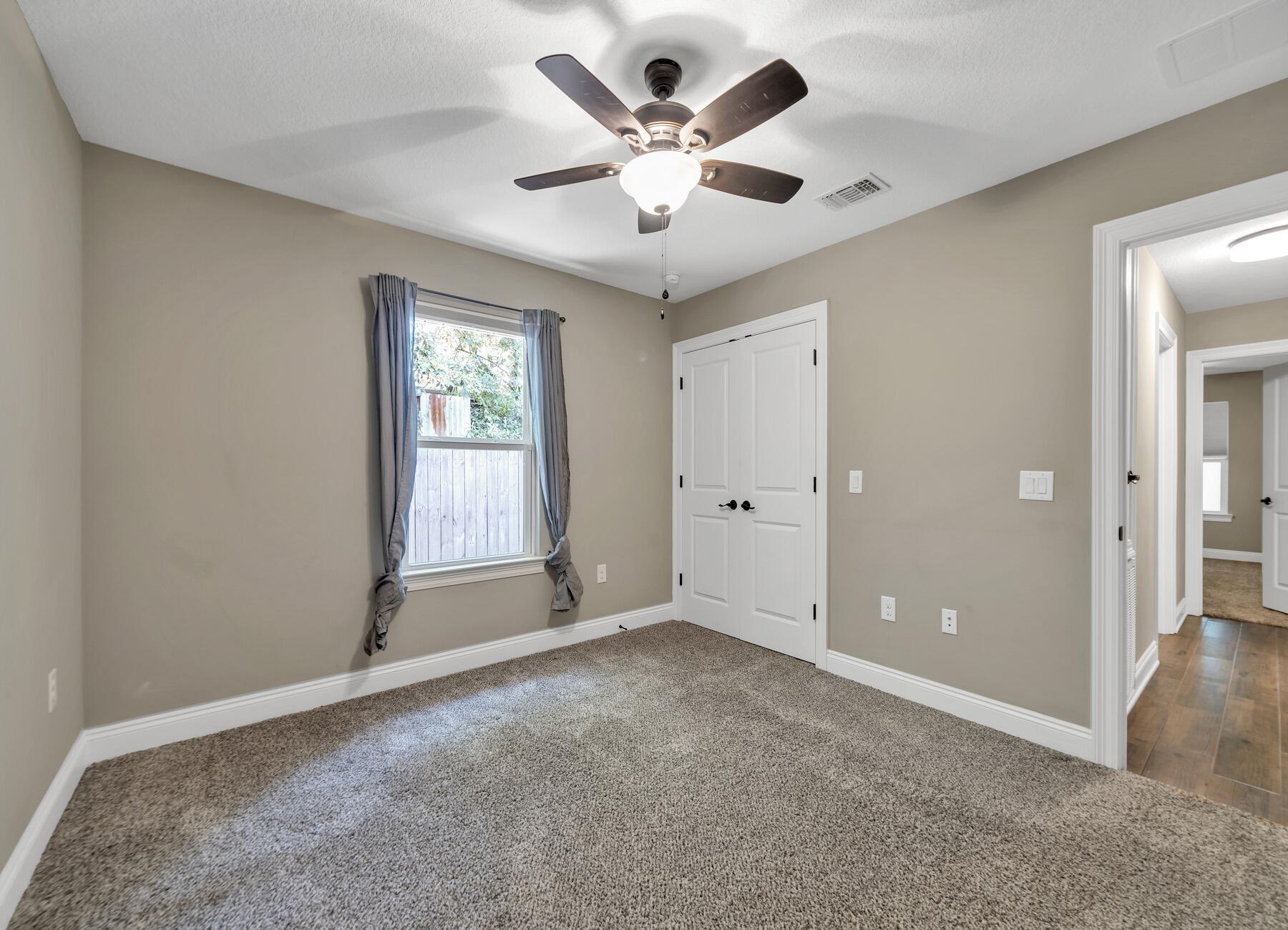 ROBLEDAL ESTATES - Residential Lease