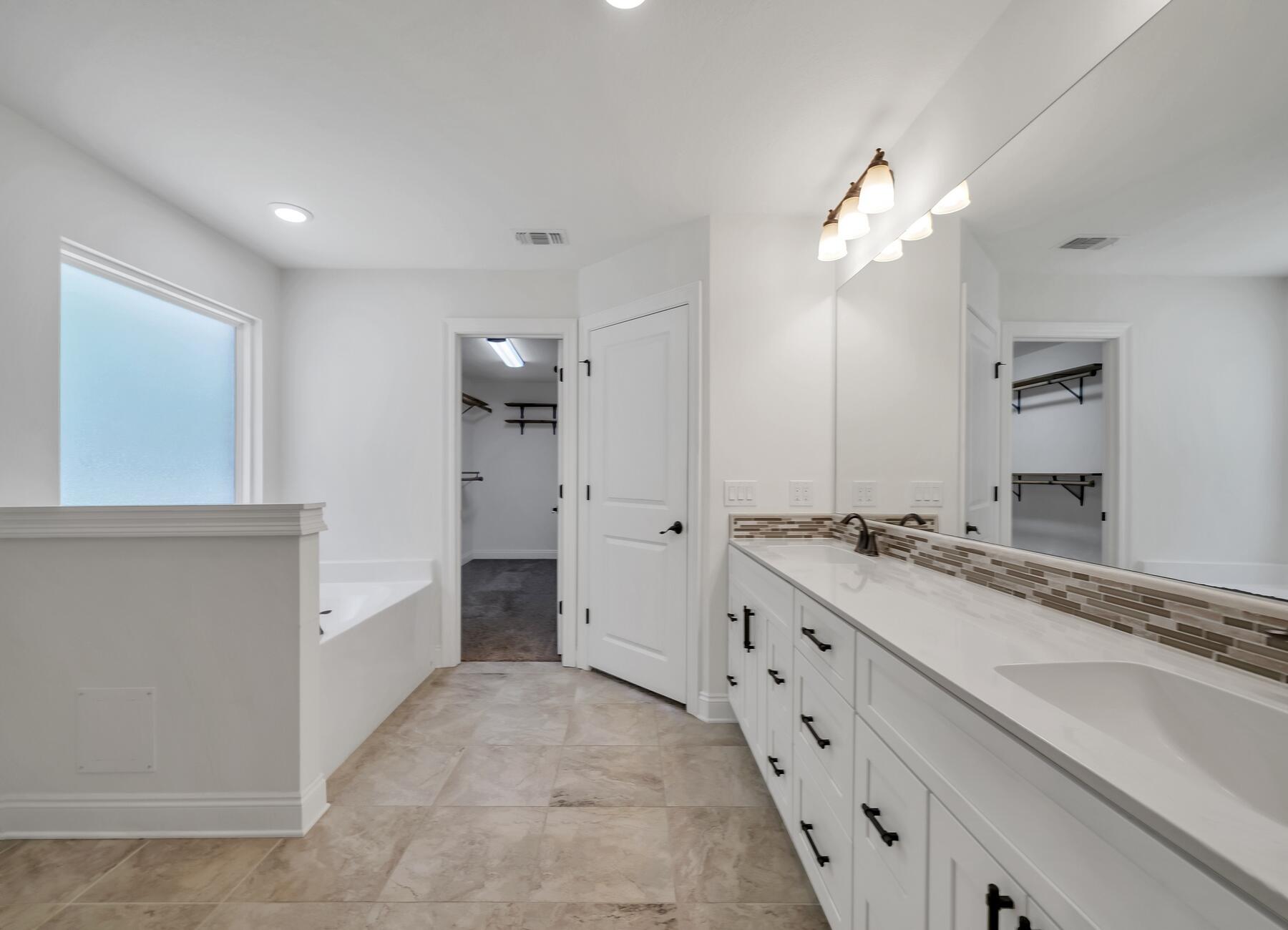 ROBLEDAL ESTATES - Residential Lease