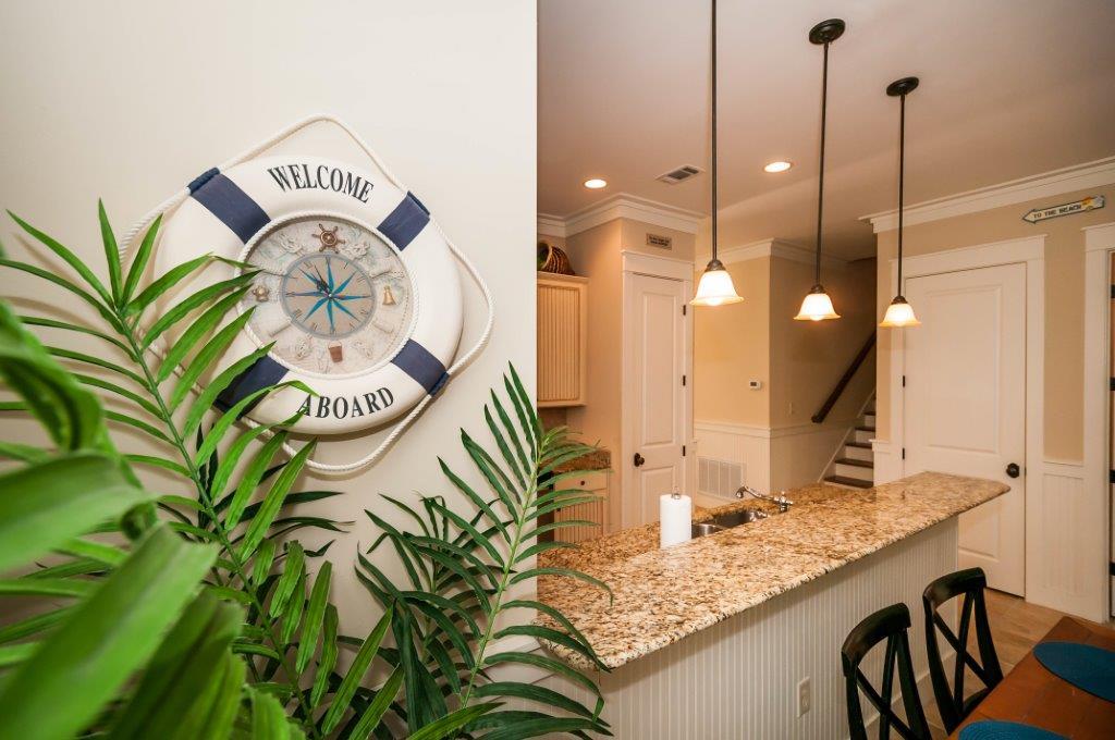 BUNGALOS AT SANDESTIN - Residential