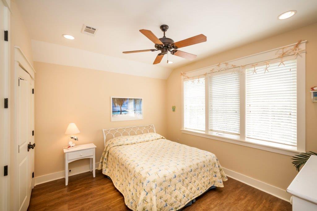 BUNGALOS AT SANDESTIN - Residential