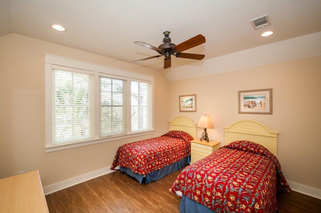 BUNGALOS AT SANDESTIN - Residential