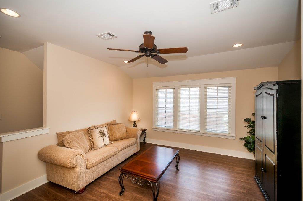 BUNGALOS AT SANDESTIN - Residential