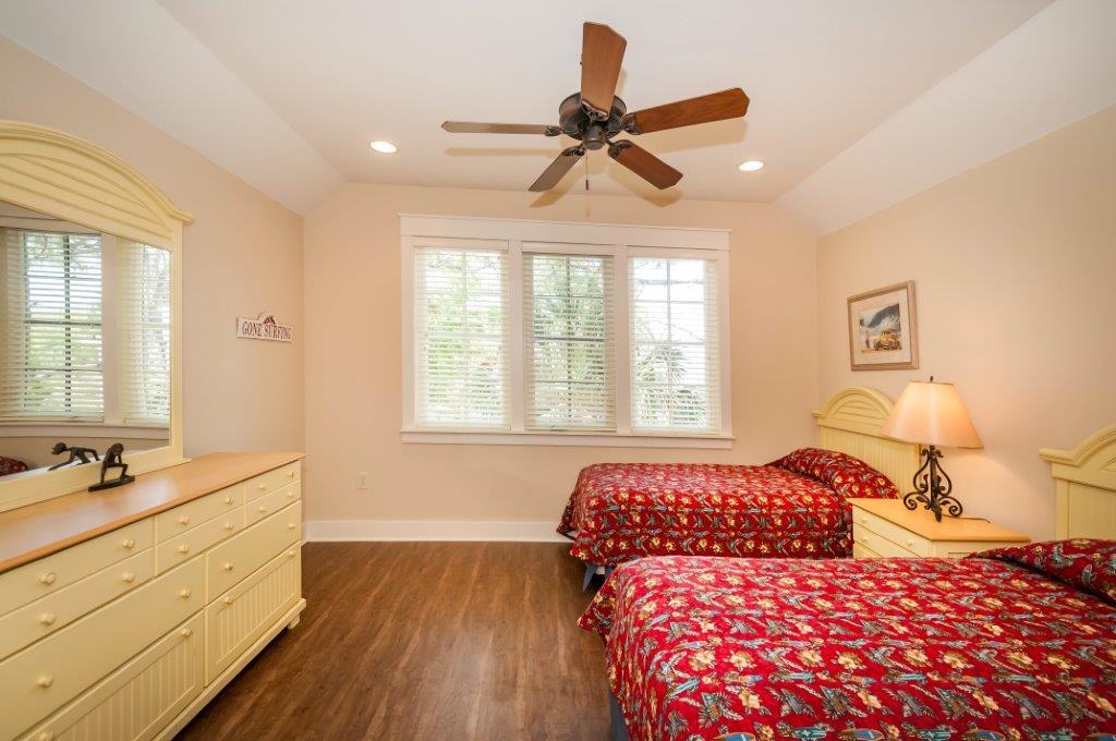 BUNGALOS AT SANDESTIN - Residential