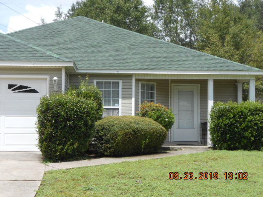 Best parcel in Beaver Creek Subdivision. Large lot, open lot, easy access lot! House is a traditional style structure with split bedrooms. A Large living room and open kitchen area with breakfast bar featuring Granite Counter Tops. The foyer leads to the dinning area near the entrance. The new roof was completed in December of 2017. The AC was completed in 2015 with new units inside and outside. The house is on a NEST thermostat system that can be operated from a smart phone. The raised ceiling provides an open and warm feel. The location is an easy commute to all points in Crestview and the surrounding areas.