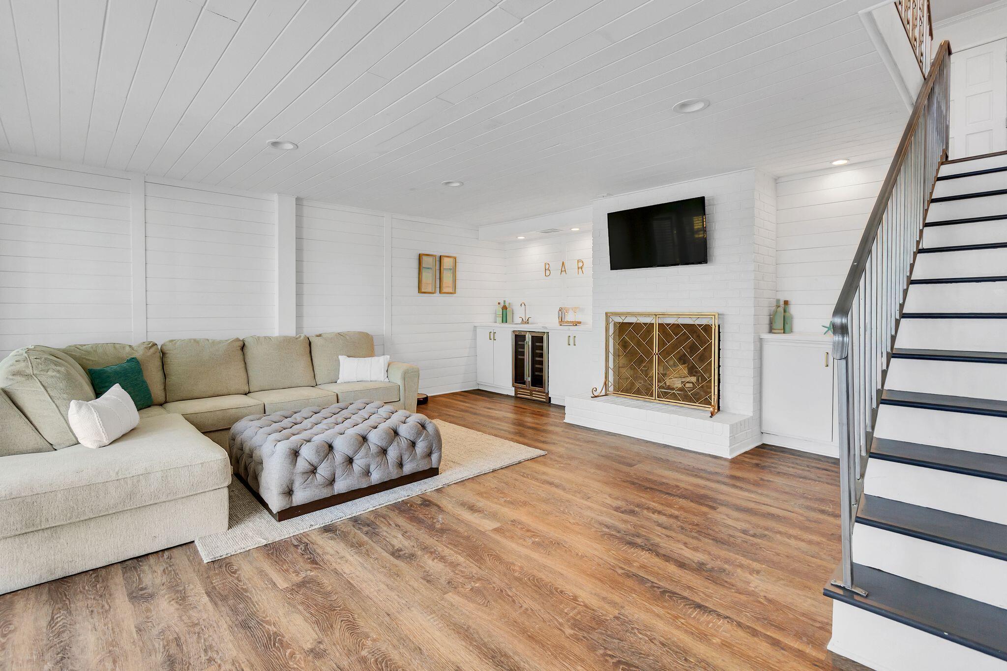 LAKE LORRAINE ESTATES - Residential