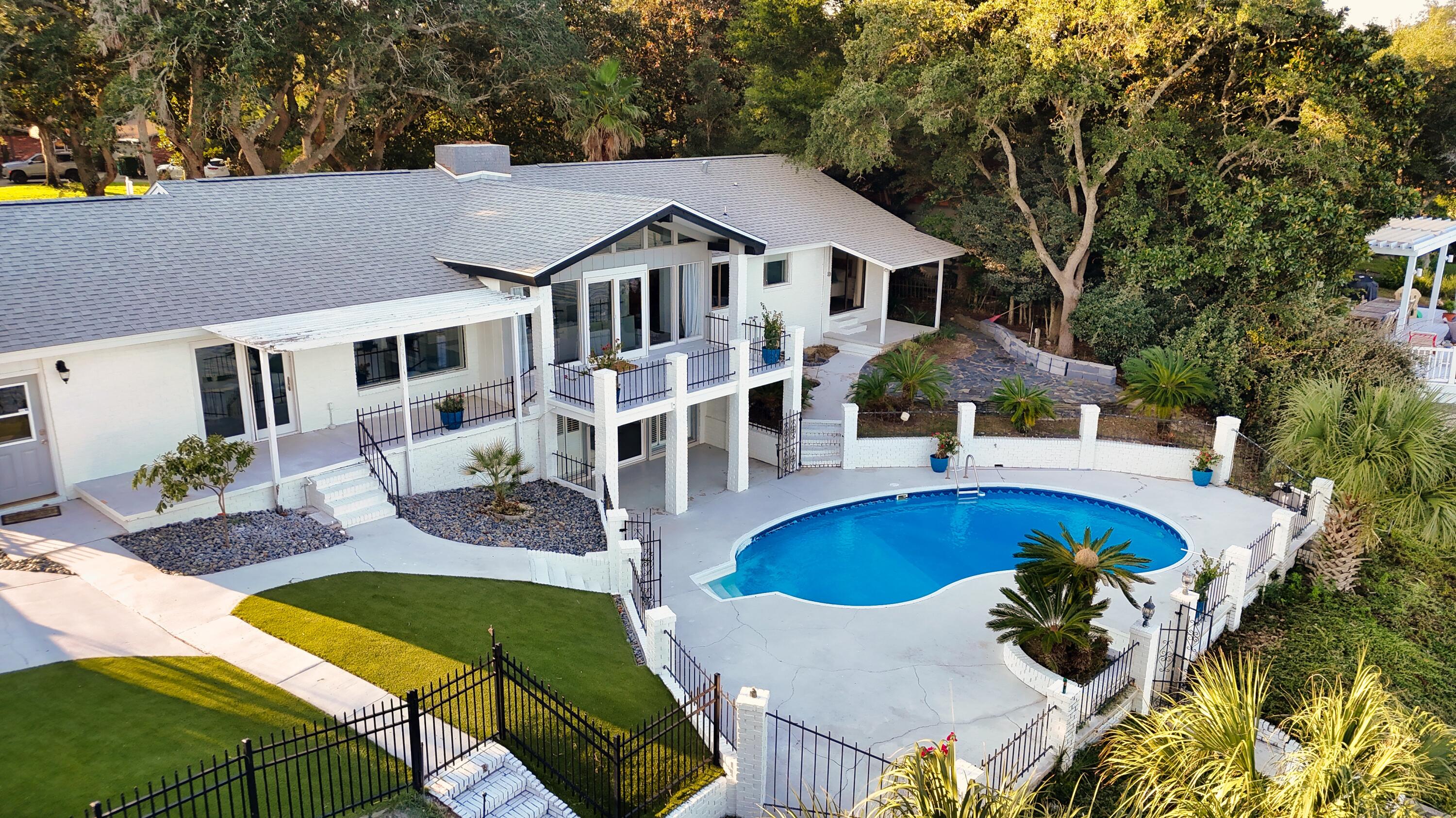 LAKE LORRAINE ESTATES - Residential