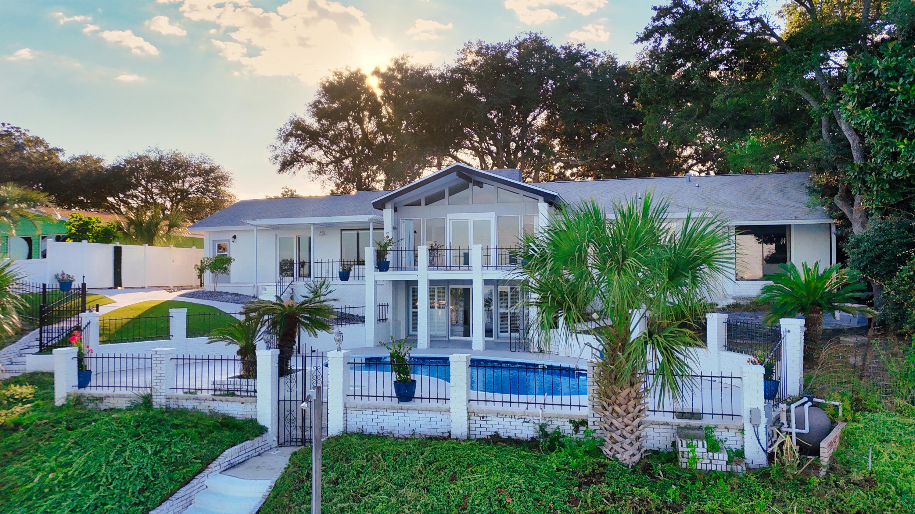 LAKE LORRAINE ESTATES - Residential