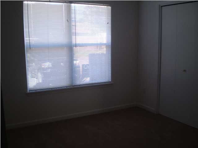 BAYWOOD T/H - Residential Lease