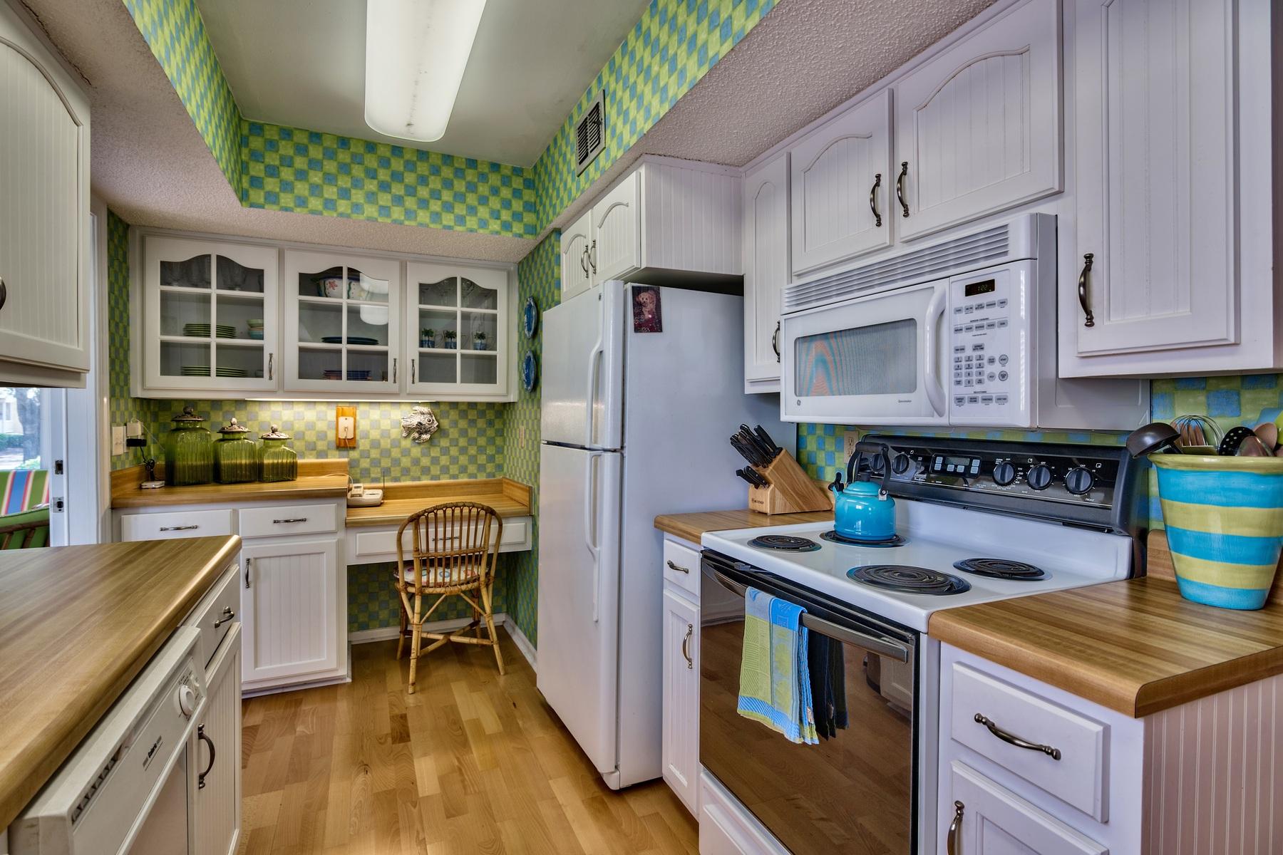 BAYOU VILLAGE CONDO PH 2 - Residential