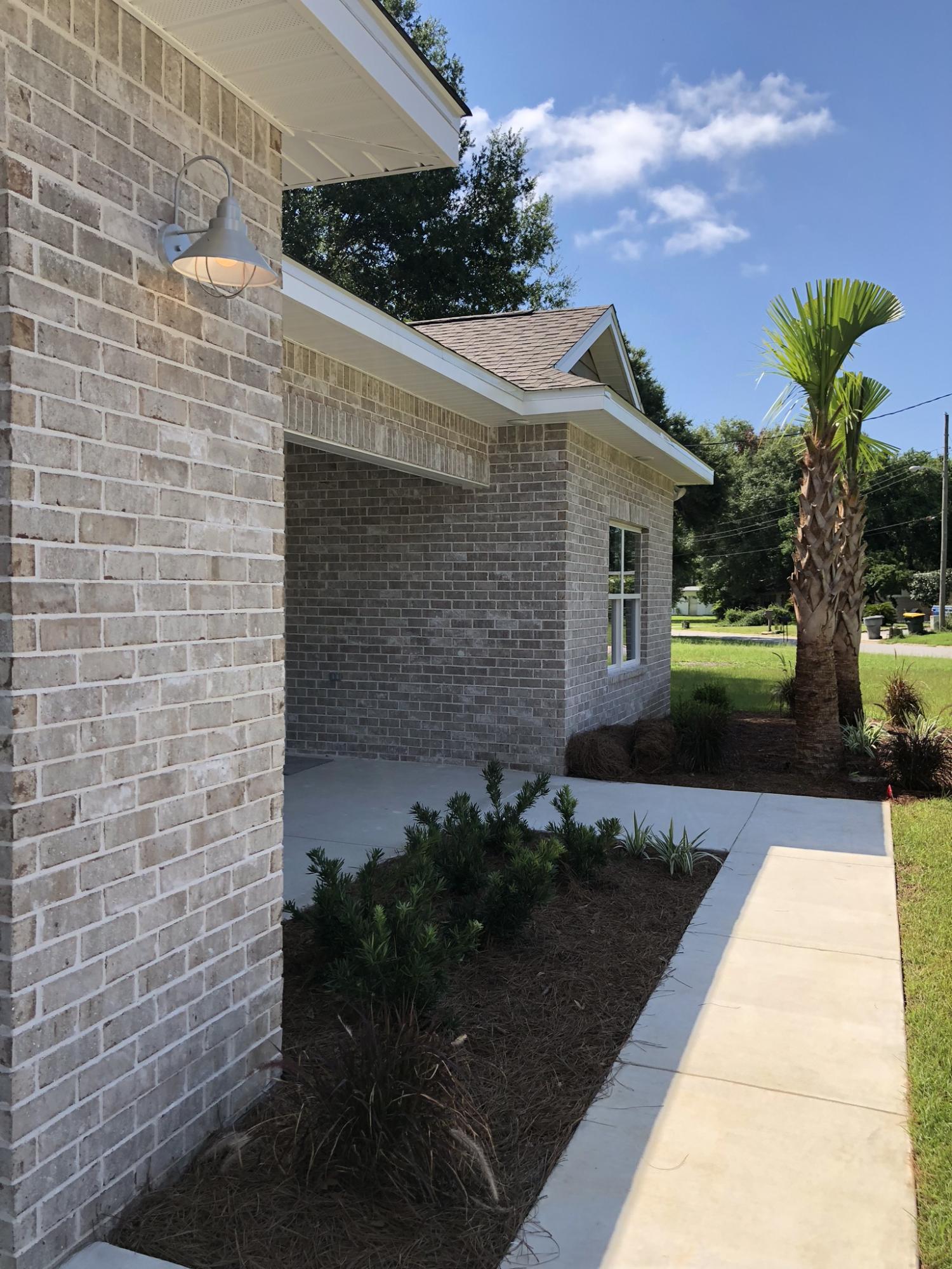 ELLIOTTS POINT - Residential