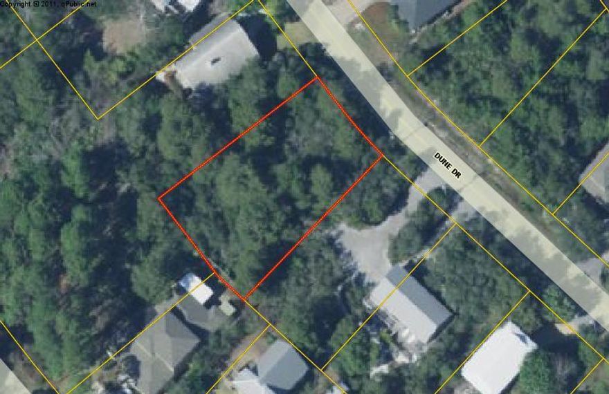 This lot is a few blocks from 30A. This lot is located in a quaint neighborhood in Beach Highlands. Just blocks away from the Gulf of Mexico.