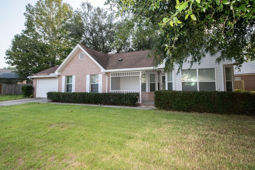 One of the earlier homes built by Randy Wise Homes.  Welcoming comes easy with a front covered porch.  Featuring a split bedroom floor plan, flex room that is currently a dining area, and the laundry room is inside the home.  Cathedral ceiling in the family room with fireplace.  The backdoor leads to a screened porch for relaxation.  The kitchen has a breakfast bar along with the dining area.  Plenty of storage in the hallways for pantry, coats, and linens.  New lighting in kitchen, breakfast nook, and dining room.