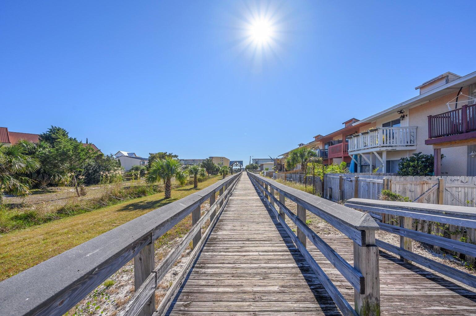 PALM COURT YACHT CLUB - Residential