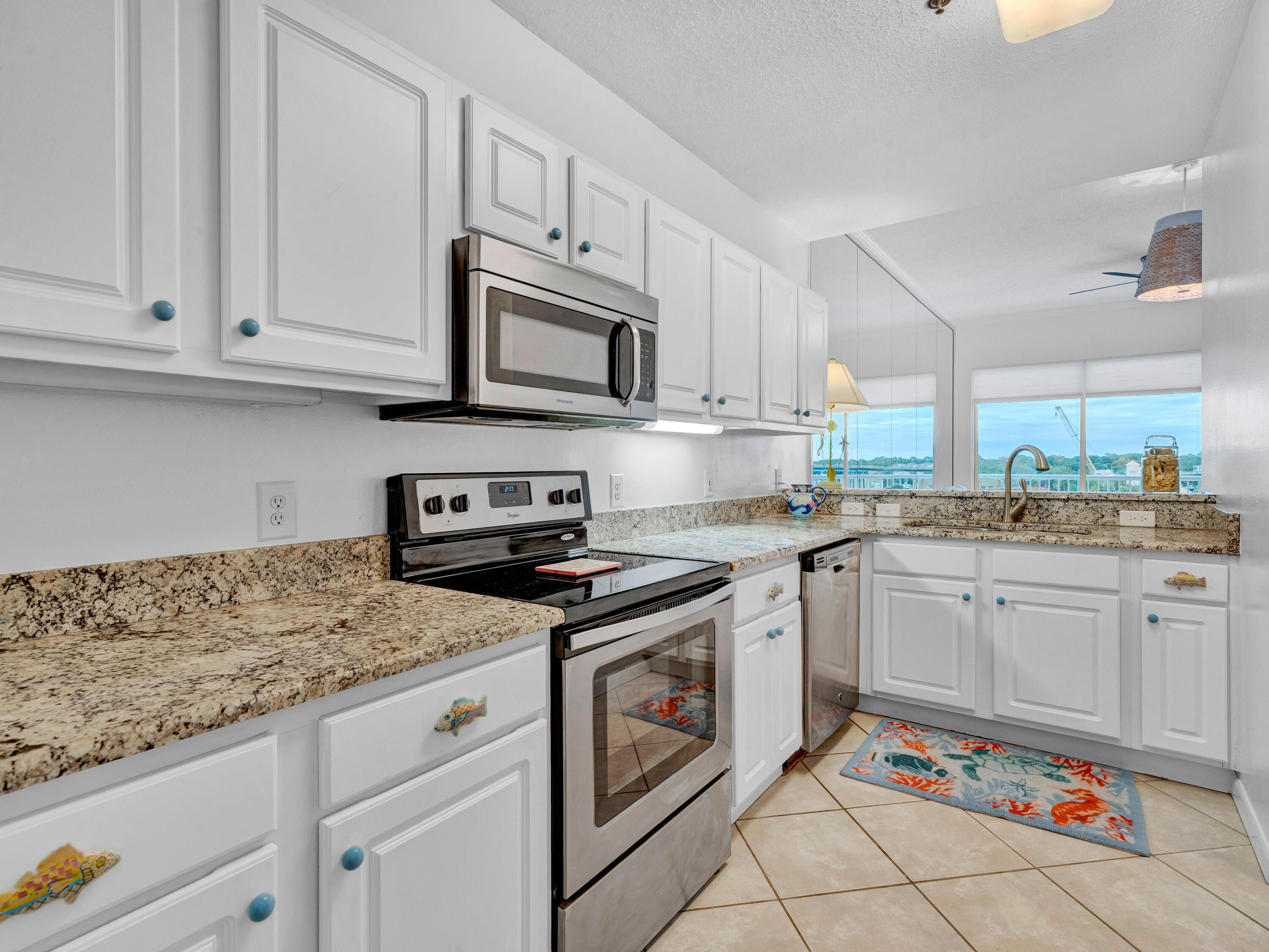 PALM COURT YACHT CLUB - Residential