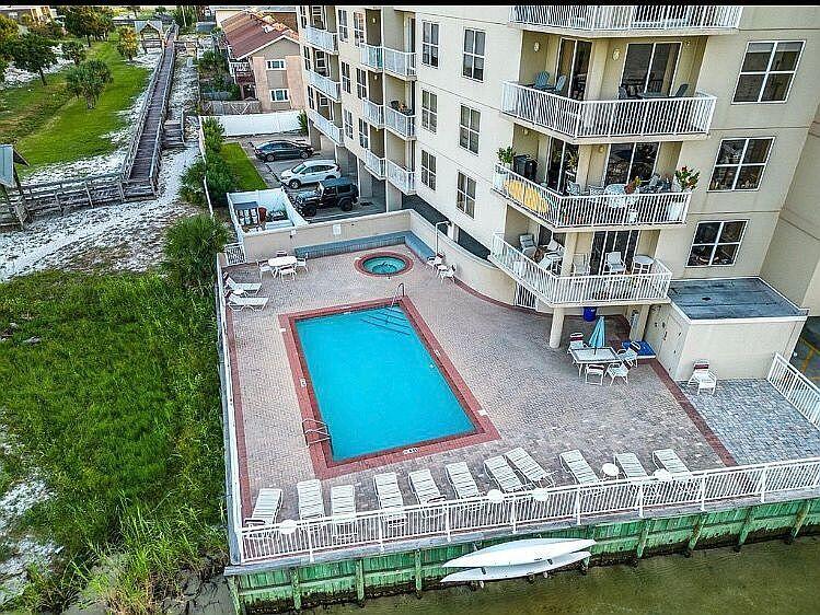 PALM COURT YACHT CLUB - Residential