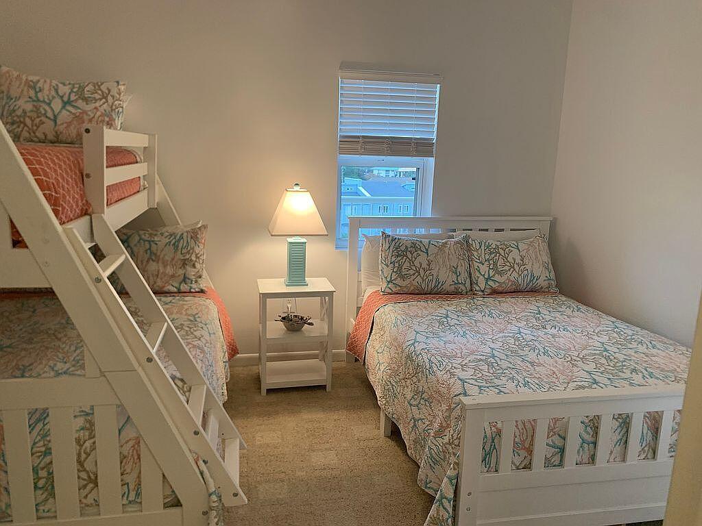 PALM COURT YACHT CLUB - Residential