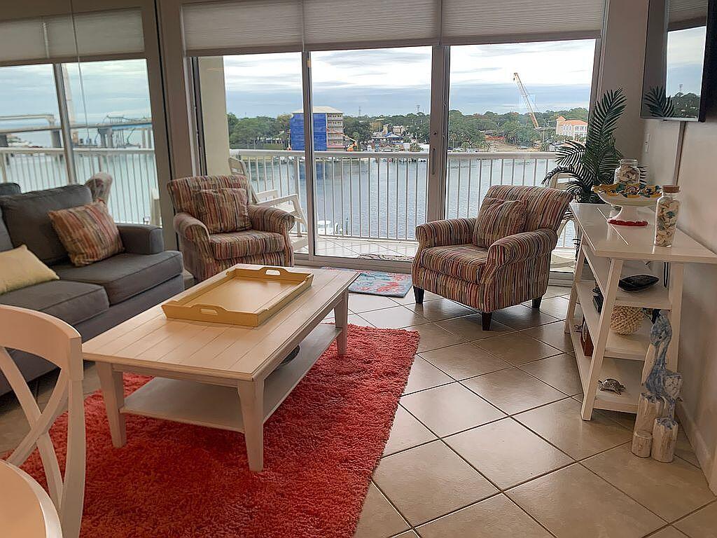 PALM COURT YACHT CLUB - Residential