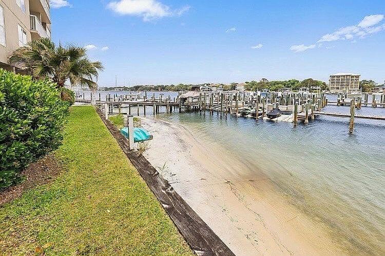 PALM COURT YACHT CLUB - Residential