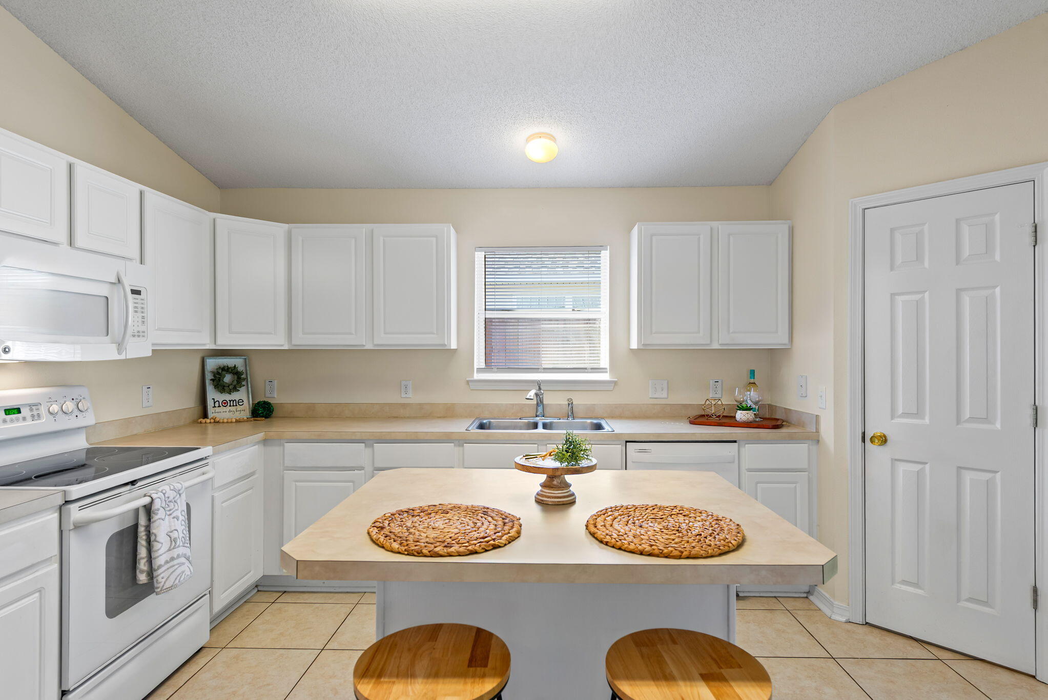 HIDDEN SHORES - Residential