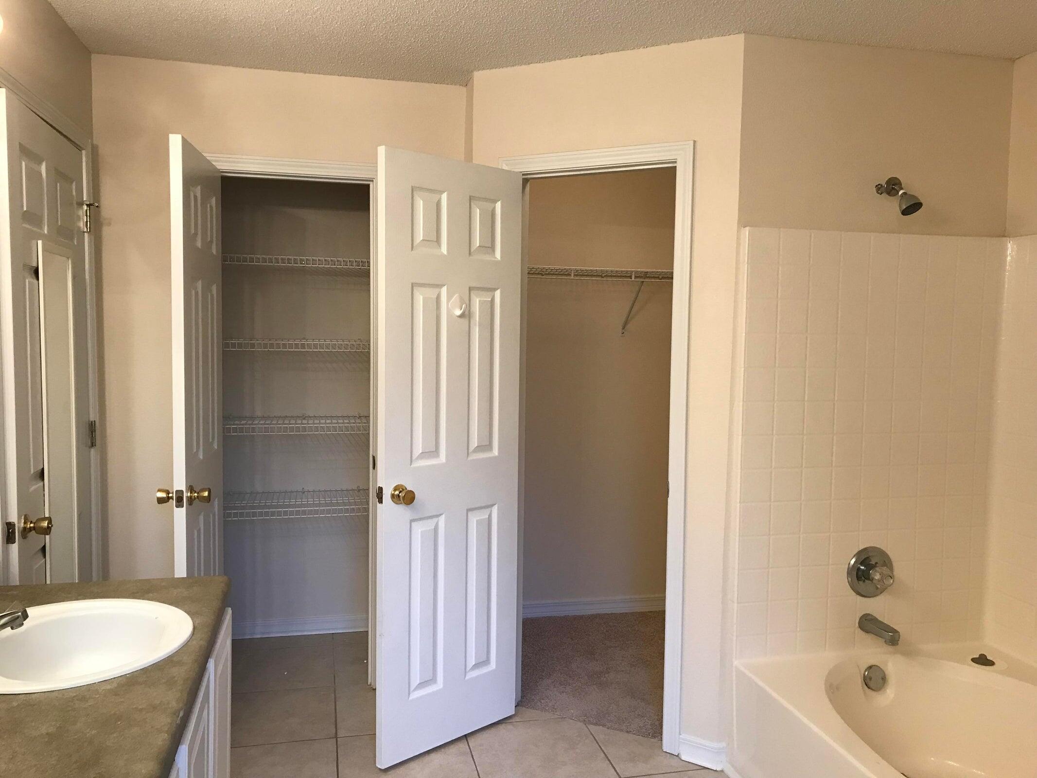 HIDDEN SHORES - Residential