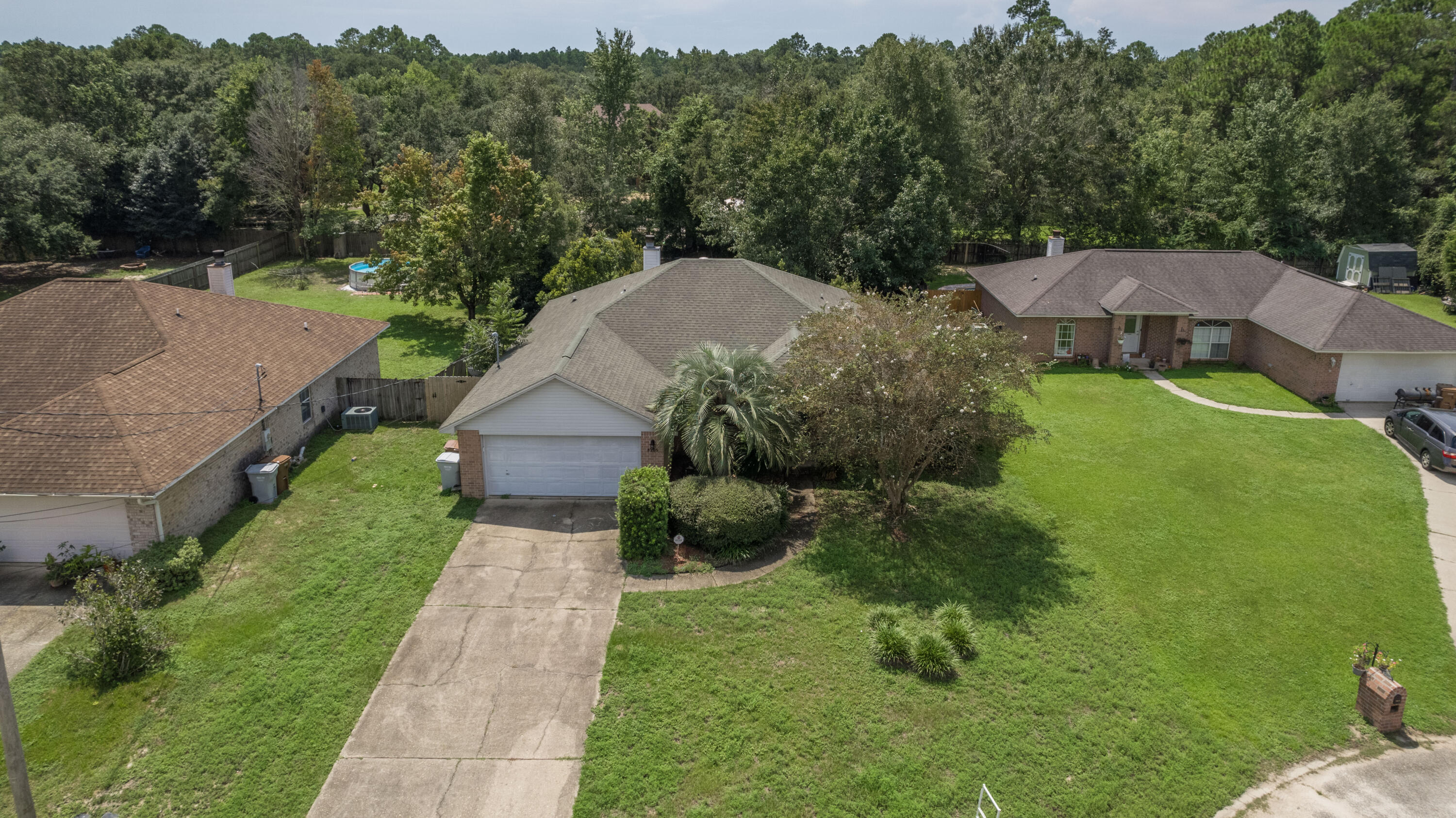 Very accessible location in Navarre ... first neighborhood on East Bay just off of Highway 87.  This all-Brick 3 bed and 2 bath (with a bonus room) home is pleasantly situated near the end of the cul-de-sac.  Freshly painted with new carpet just 1 year ago.  It's time to pick your own favorite flooring for the Kitchen.  The Master Bedroom has trayed ceiling and the Master Bath has a double vanity, 2 walk in closets, and a soaking tub with shower.  The large Kitchen has a great footprint with smooth-surface stove/range, built-in Island, and spacious pantry! Double window over the sink offers excellent natural light. The Great Room has a vaulted ceiling and a wood burning fireplace!