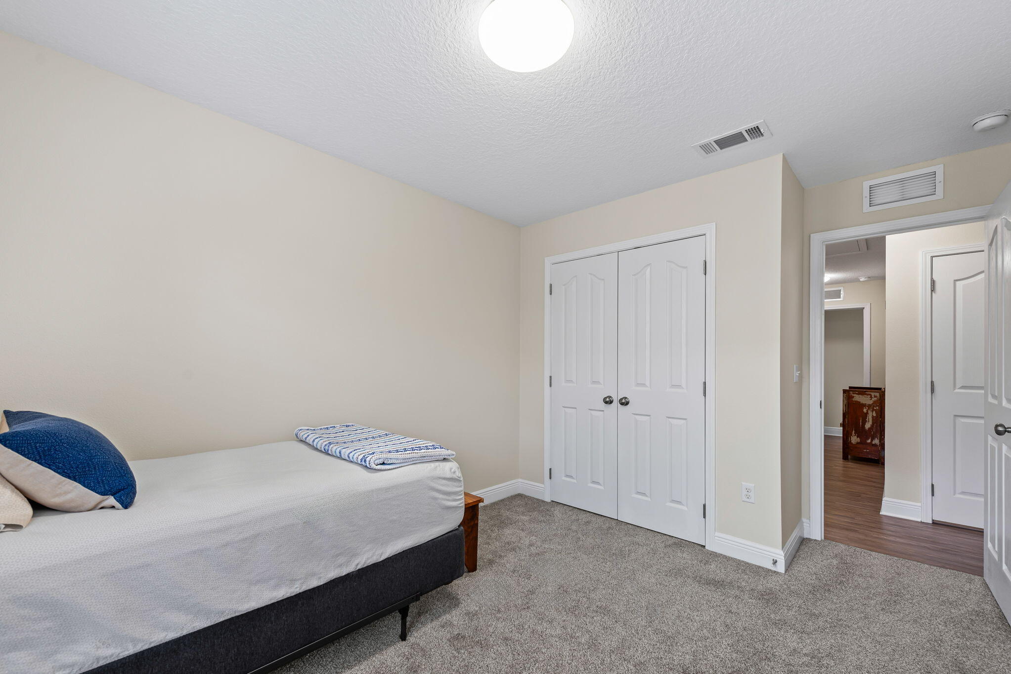 RESERVE POINTE - Residential