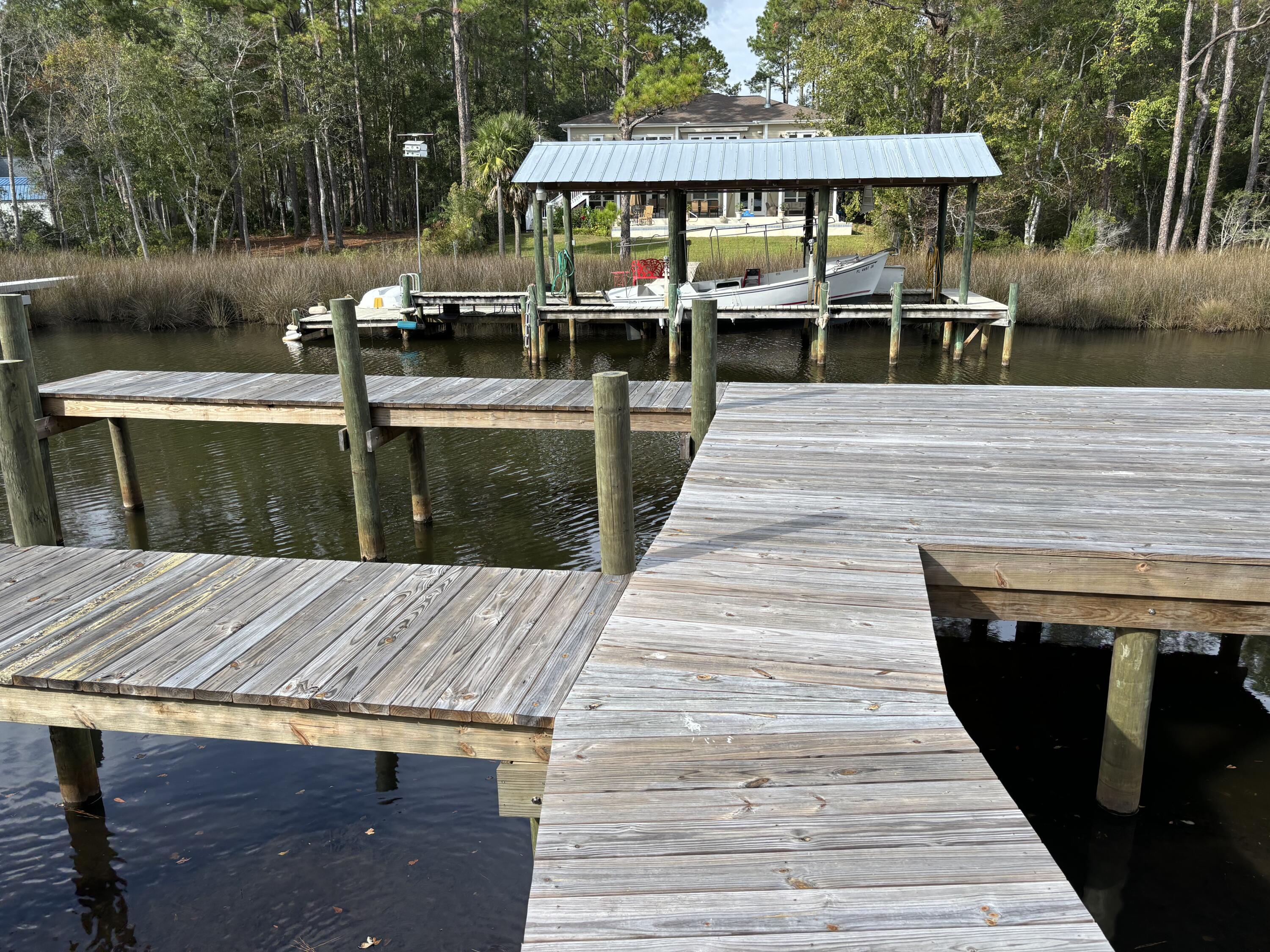 REDFISH POINT - Land