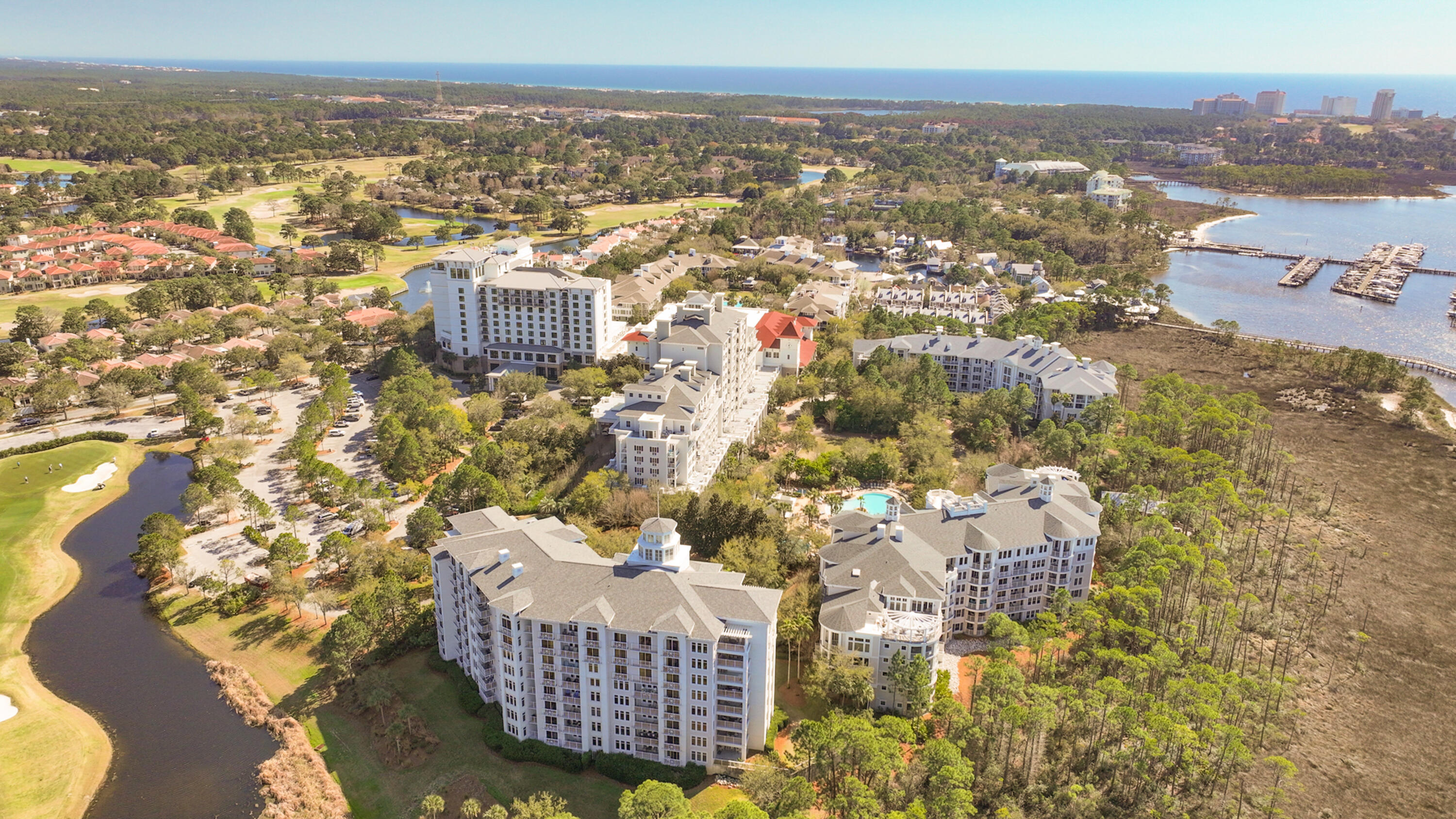 BAHIA CONDO - Residential