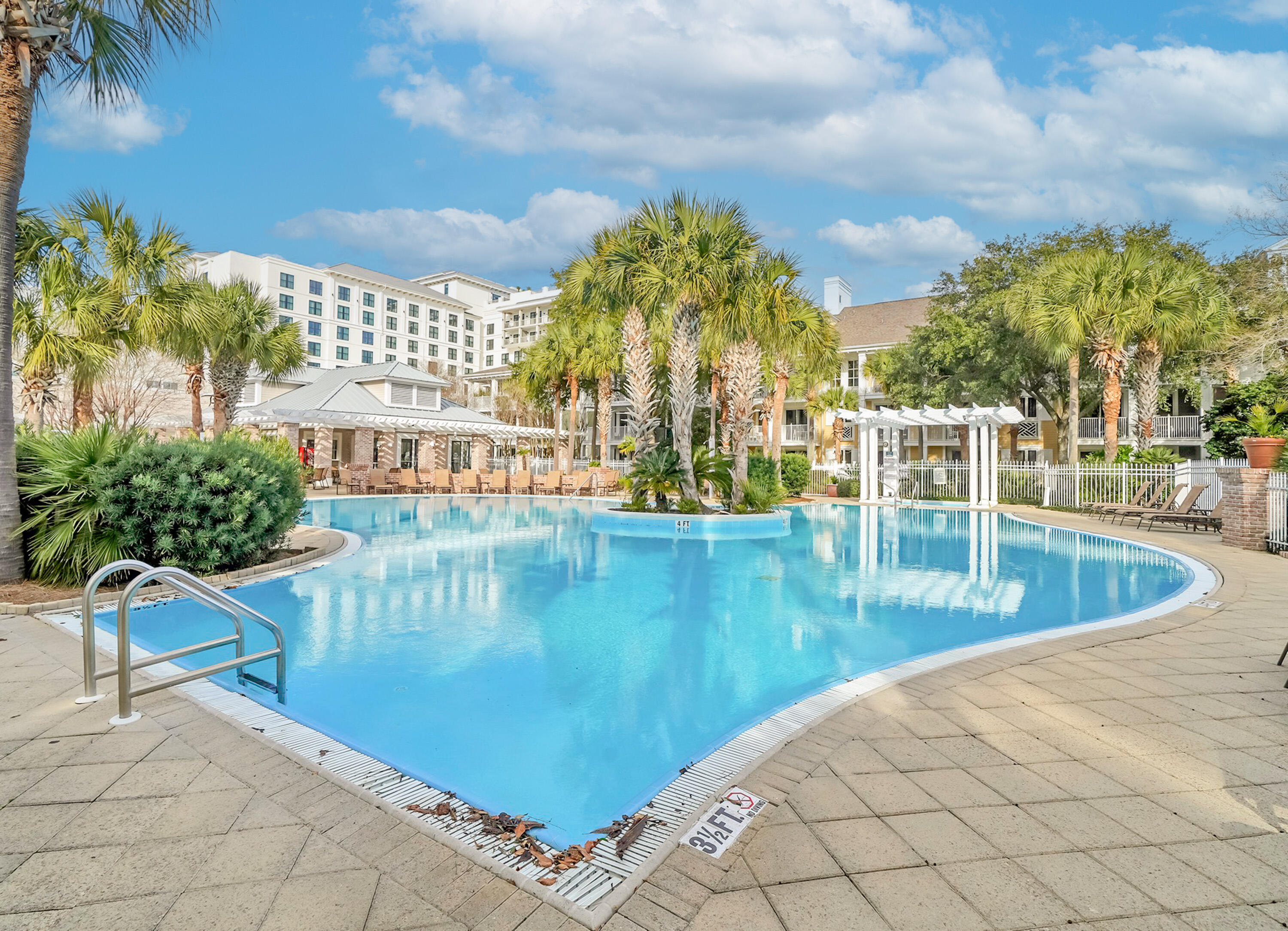 BAHIA CONDO - Residential