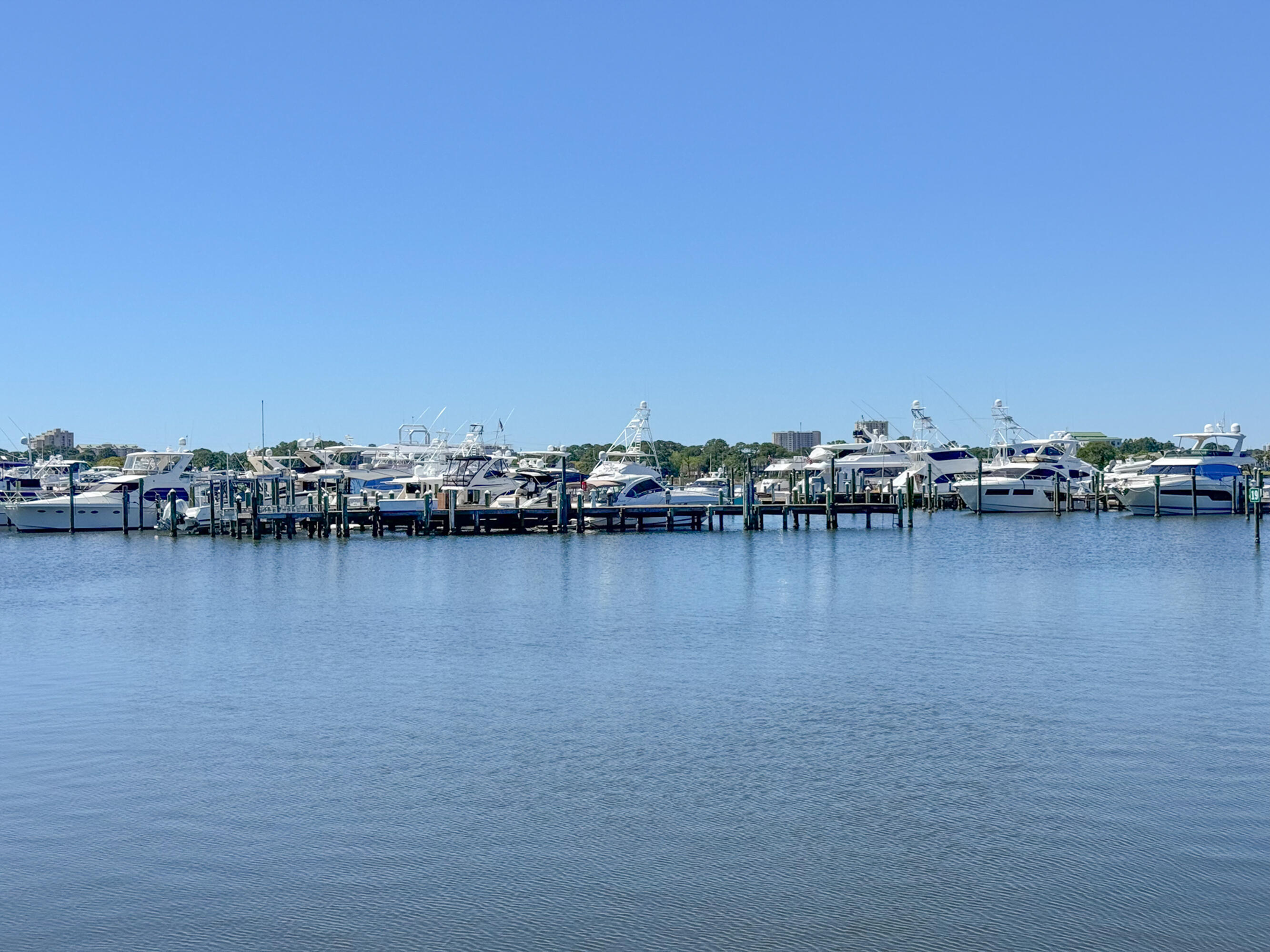 BAHIA CONDO - Residential