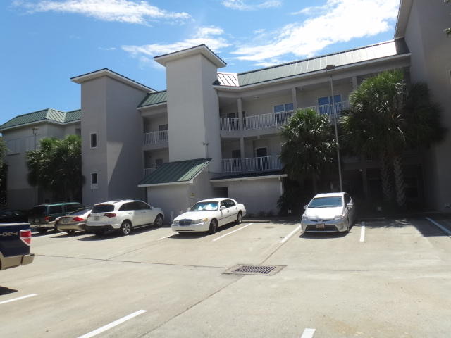 Bank Owned Foreclosure overlooking Destin Harbor! Easy access to shops, restaurants, along Destin's 'Entertainment District'. 3 Bedroom, 3 baths with great views, community pool and gated entry. Ask about possible Seller Financing. ***Buyer is responsible for personally verifying details about this property. Any information contained in this listing is believed to be accurate but is not guaranteed.***