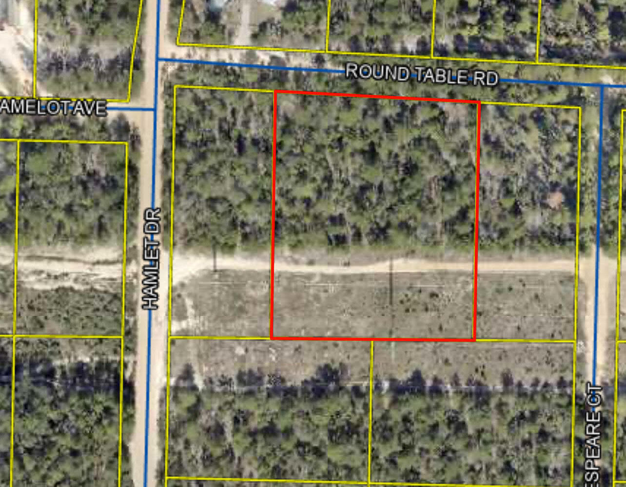 Large 2 acre lot in Defuniak Springs. Amazing area for camping or starting your quiet living homestead, close to Black Stone golf course and only 30 minutes North of the beautiful Emerald Coast Beaches.