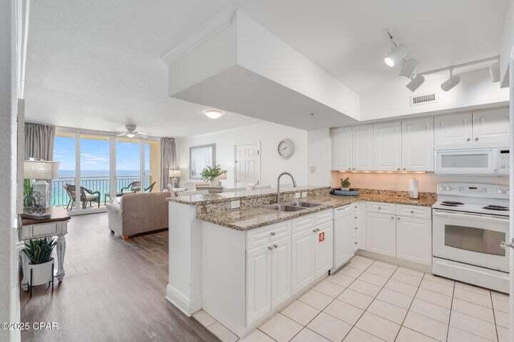 EMERALD BEACH PH 1 - Residential