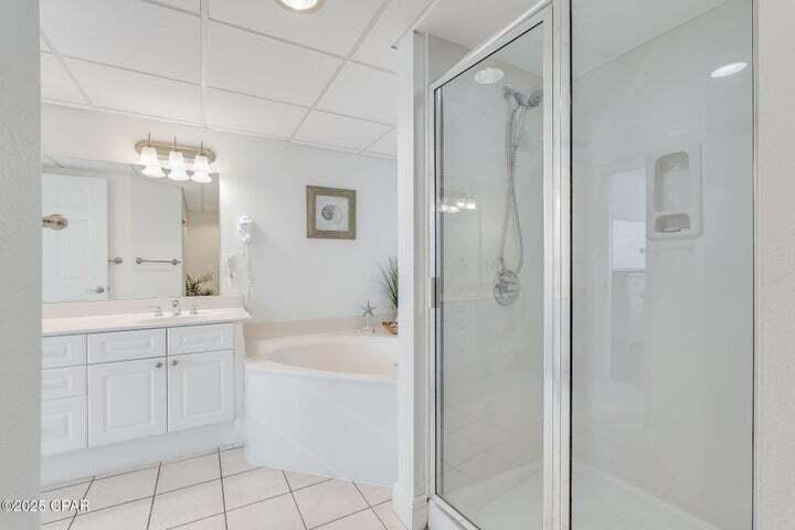 EMERALD BEACH PH 1 - Residential