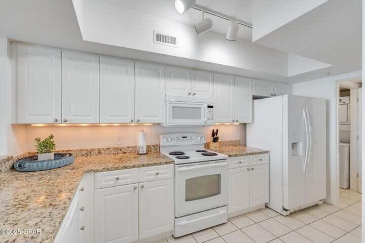 EMERALD BEACH PH 1 - Residential
