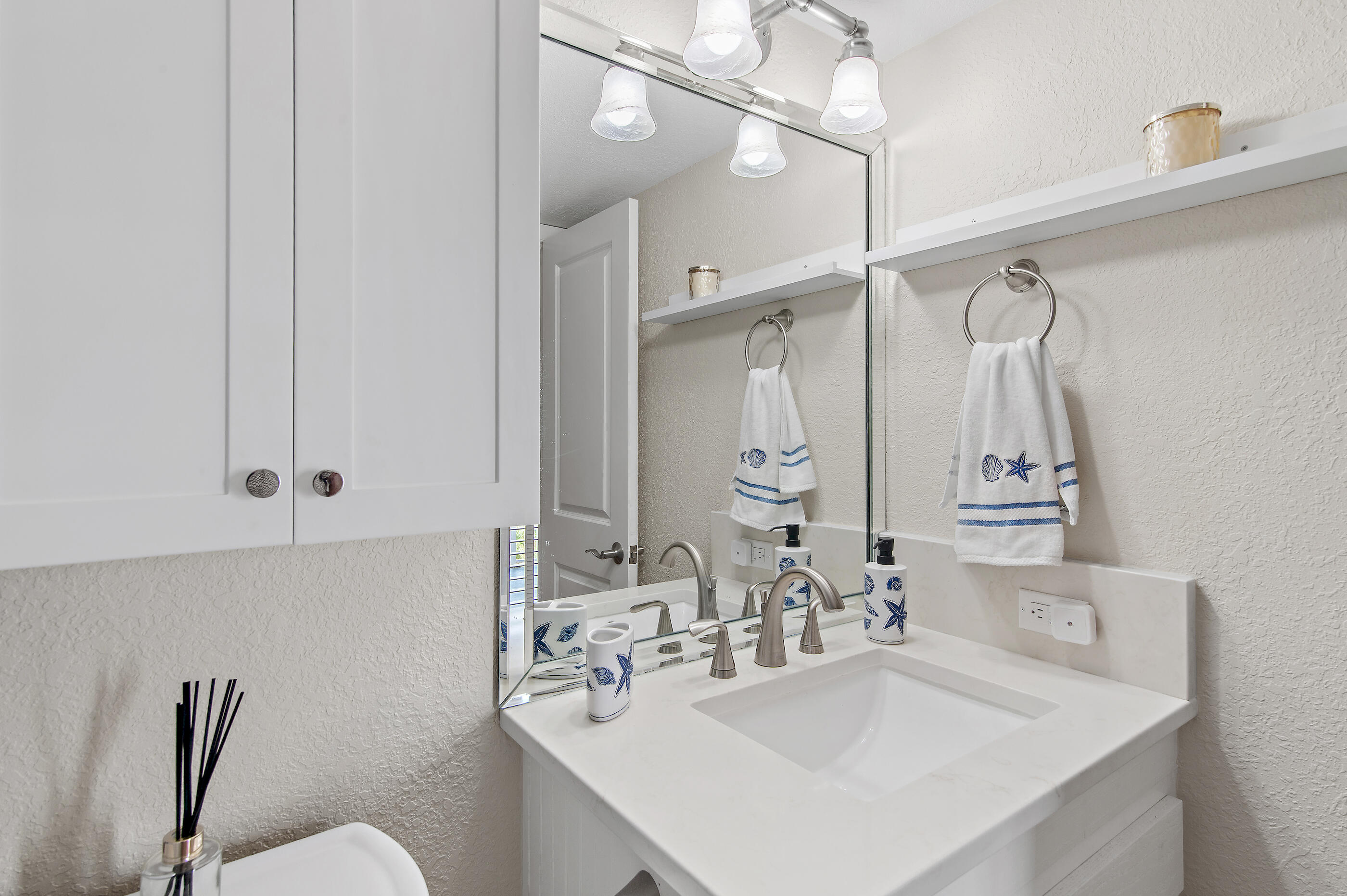 MAINSAIL CONDO PH 1 - Residential