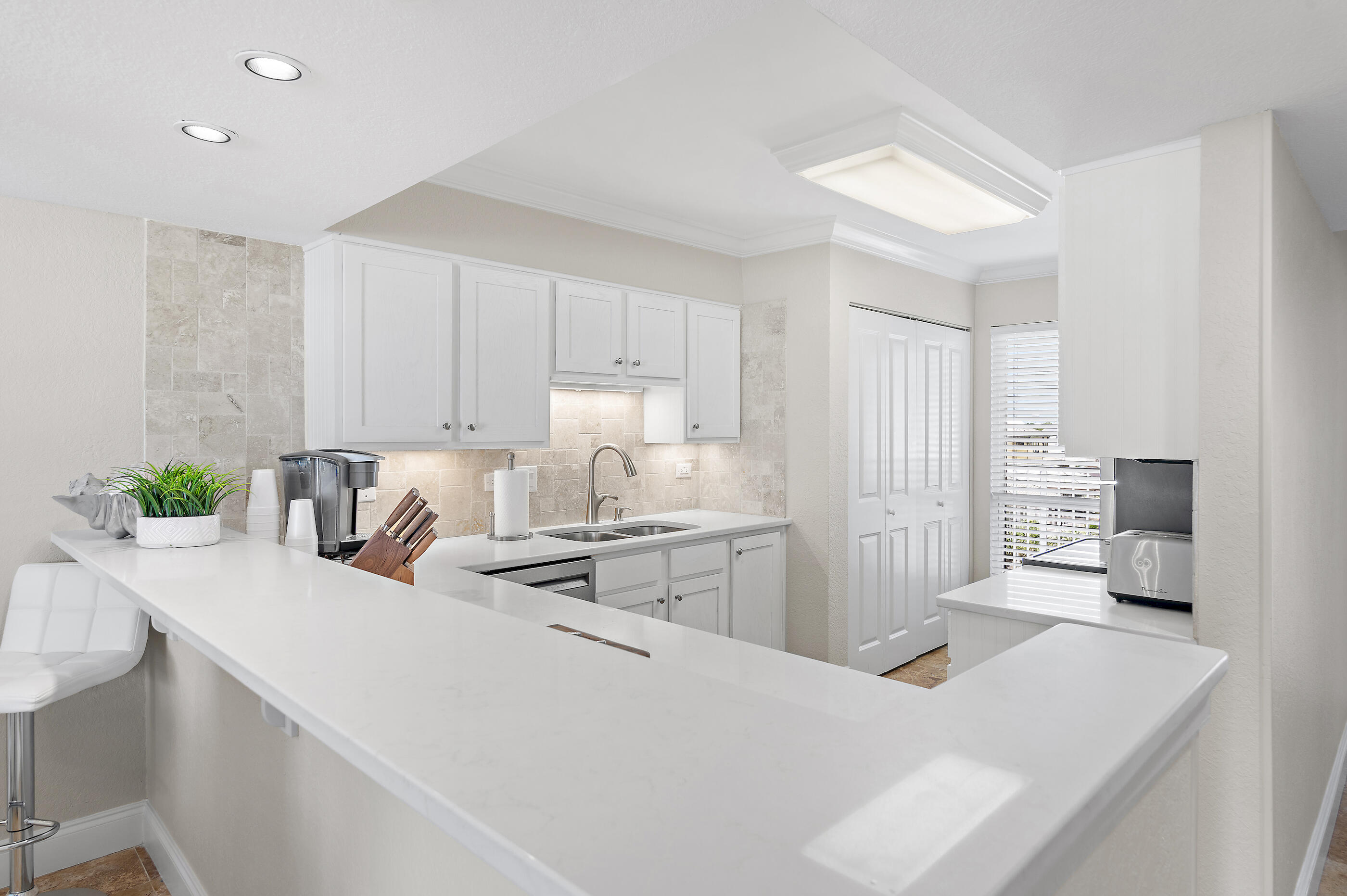 MAINSAIL CONDO PH 1 - Residential