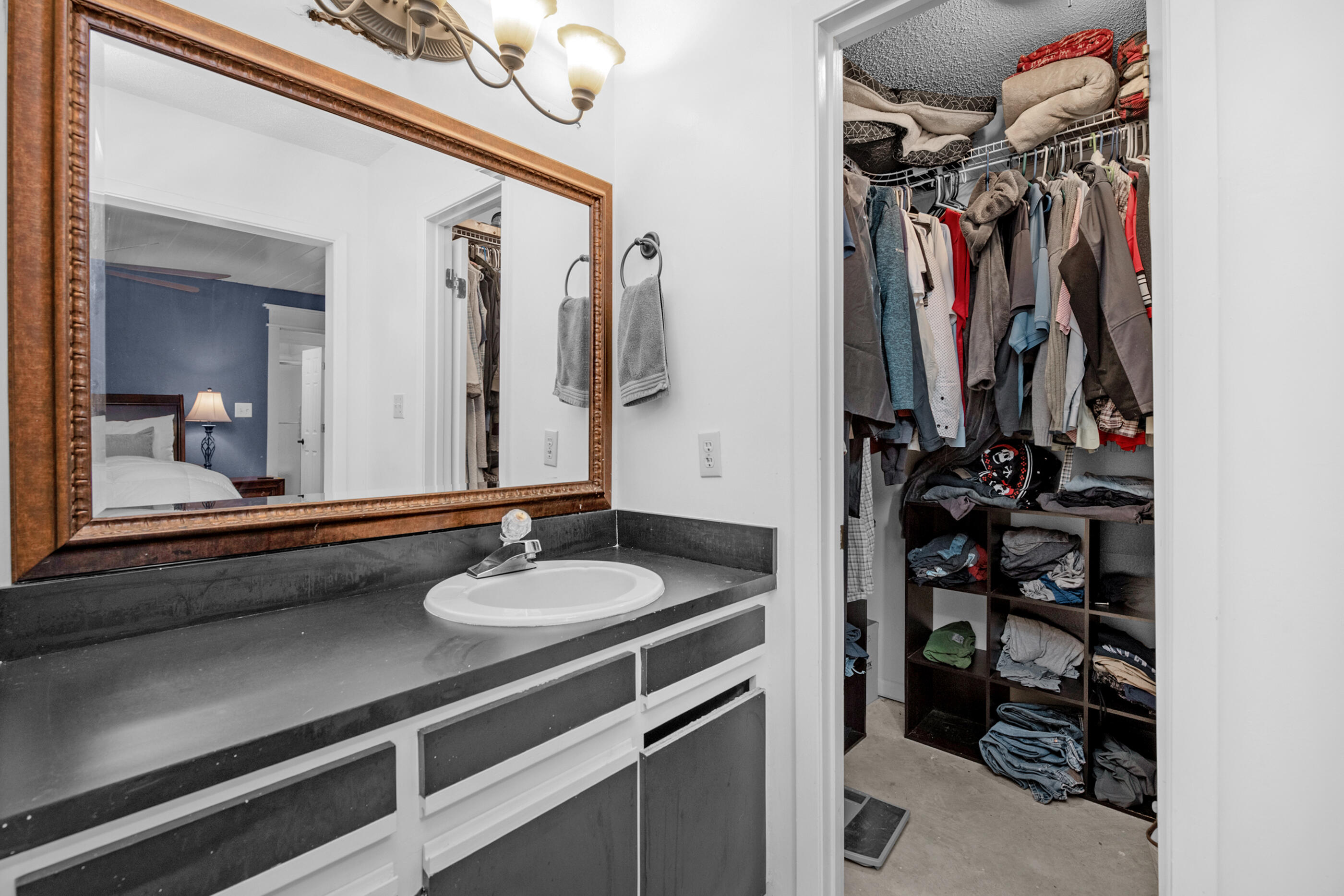 ROBLEDAL ESTATES - Residential