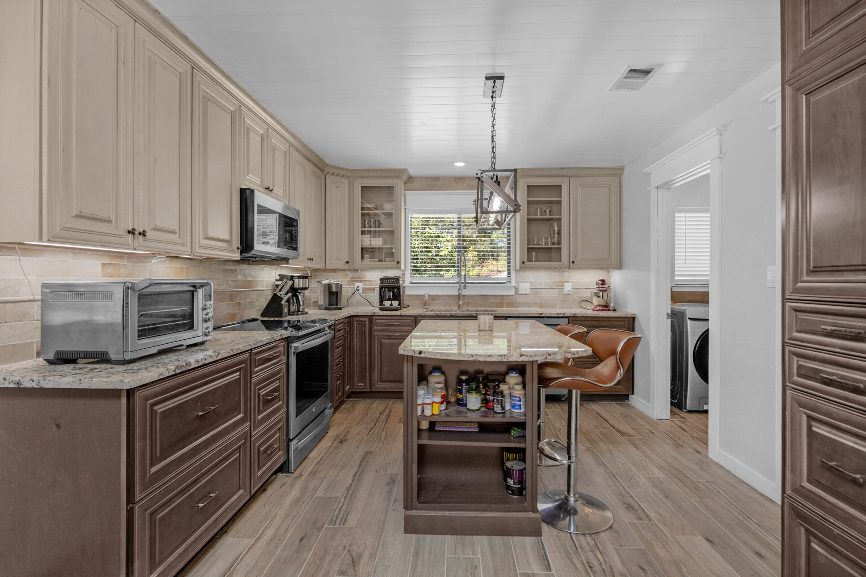 ROBLEDAL ESTATES - Residential