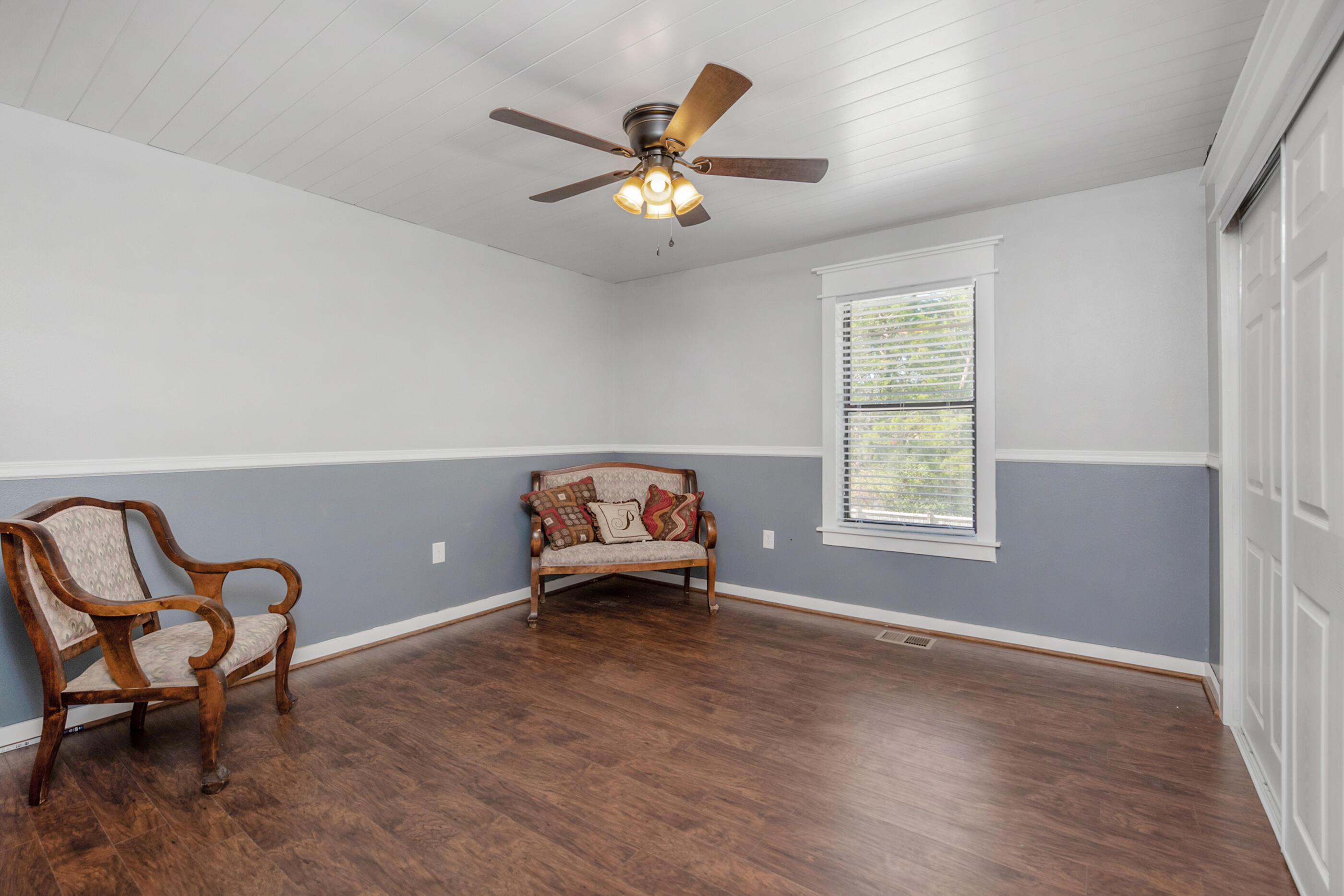 ROBLEDAL ESTATES - Residential